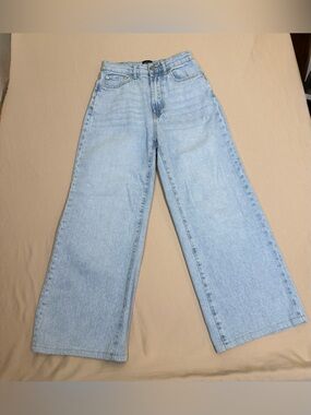 BDG High and Wide Jeans, Light-wash, Size 25.